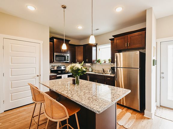 5th image of 1063 Wells Way