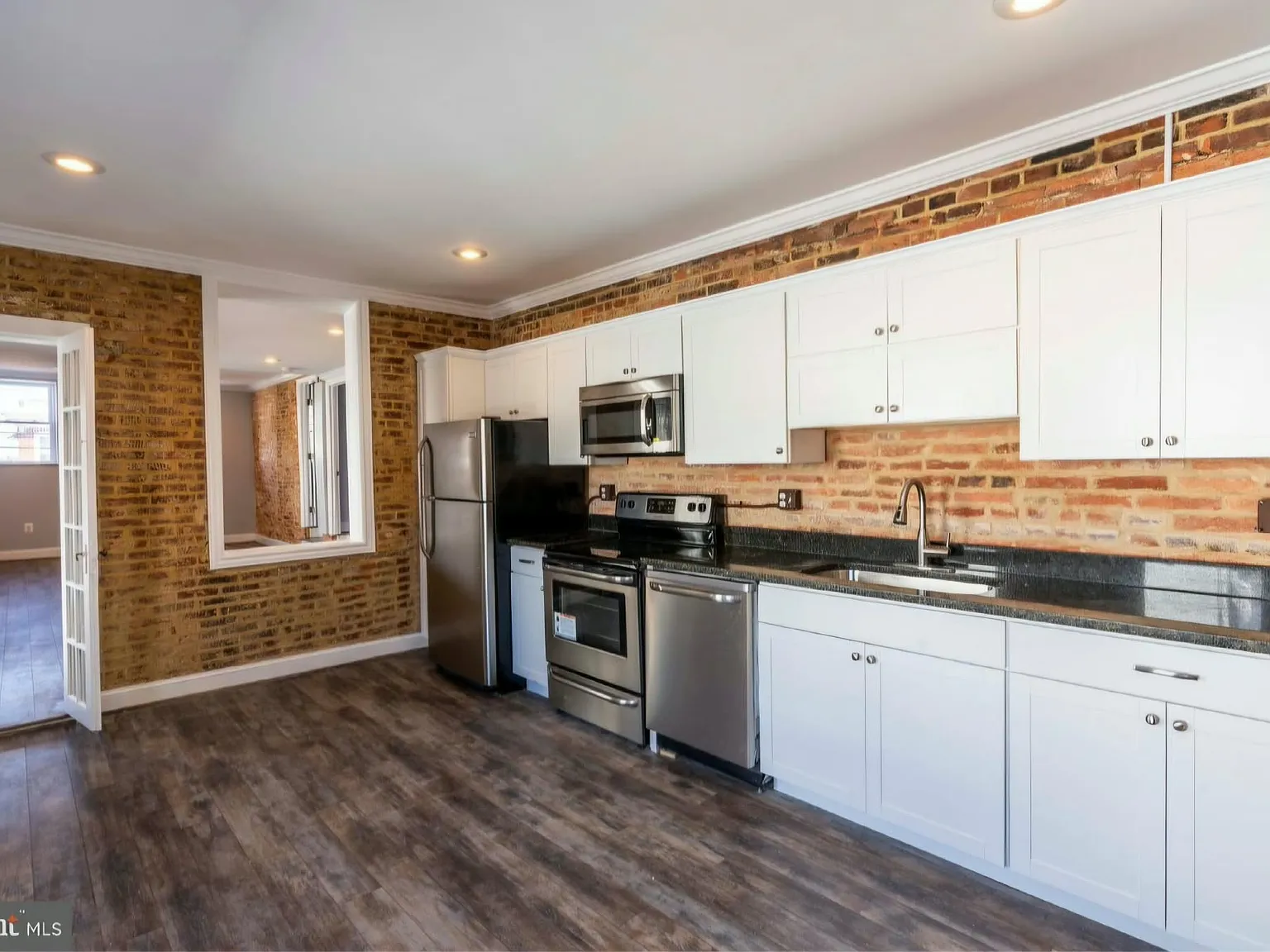 2 bed, 1100 sqft, $1,950 — Photo 2