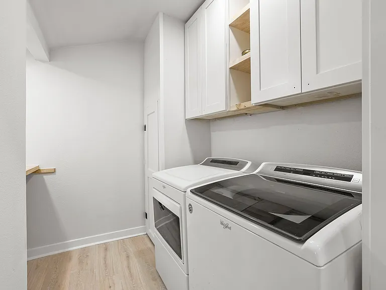 431 E Hull St — Photo 7