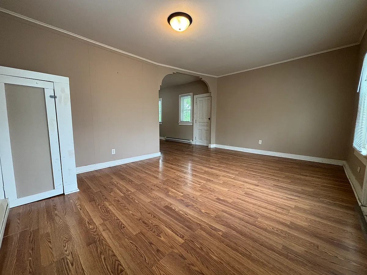 Building Photo - 900 E Grand Ave #1