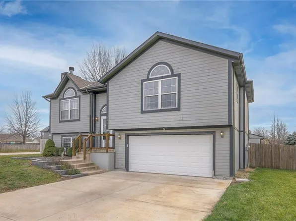 505 Sunny Ln, Raymore, MO 64083