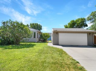 518 Garden Ave NW, West Fargo, ND 58078