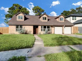 5866 Braesheather Dr, Houston, TX 77096