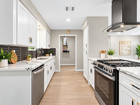 4th image of 5039 Briscoe St