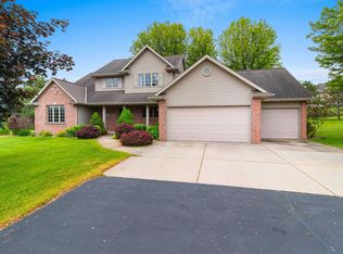 3386 Hawkeye Ct, Green Bay, WI 54302