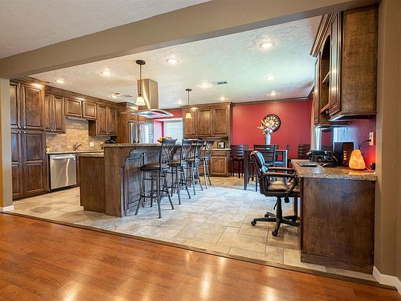 4th image of 2505 Northmont Dr