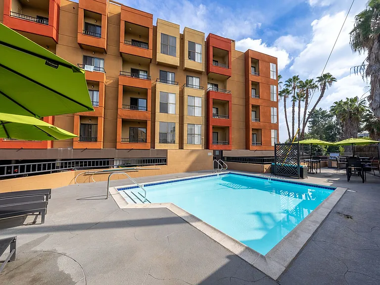 Diplomat Apartments — Photo 5