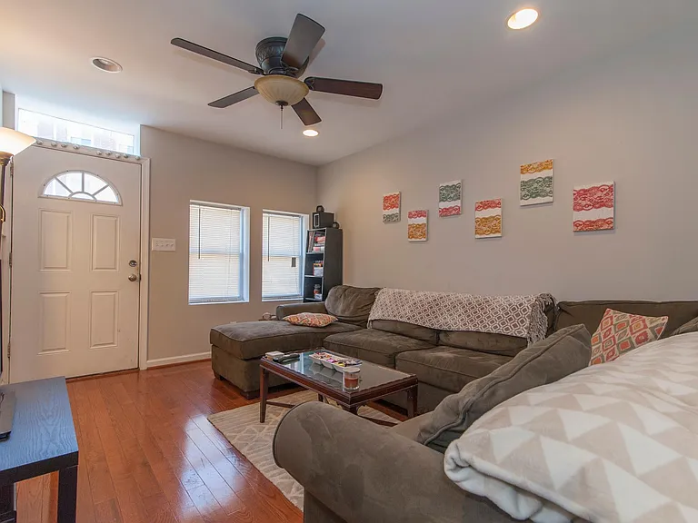 1733 Light St — Photo 7