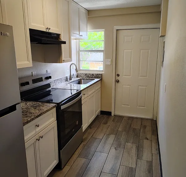 2000 W Jackson St #6 — Photo 2