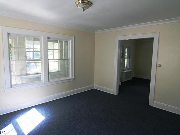 3rd image of 220 S Ridgewood Rd