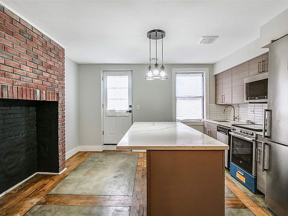 3rd image of 80 Madison Ave #1