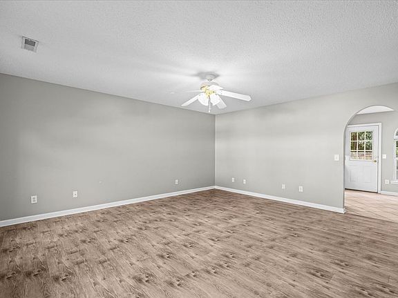 5th image of 1701 W Oak Dr Unit 252