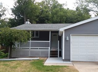 2809 Aurora Dr, Lansing, MI 48910