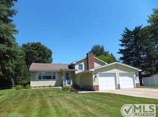 854 Mona Brook Rd, Norton Shores, MI 49441