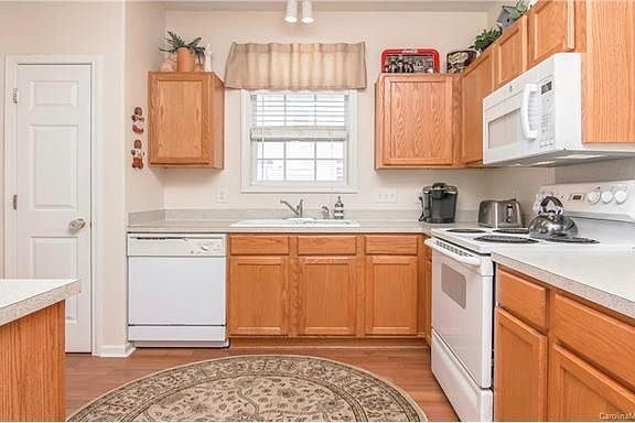 3rd image of 5626 Dartington Dr