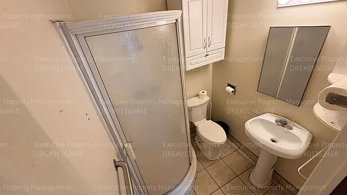708 21st St #2 — Photo 8