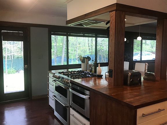 4th image of 46 Halley Dr