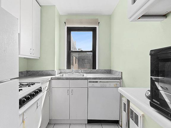 4th image of 85 8th Ave APT 6A