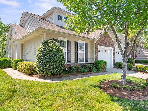 3rd image of 512 Park View Dr