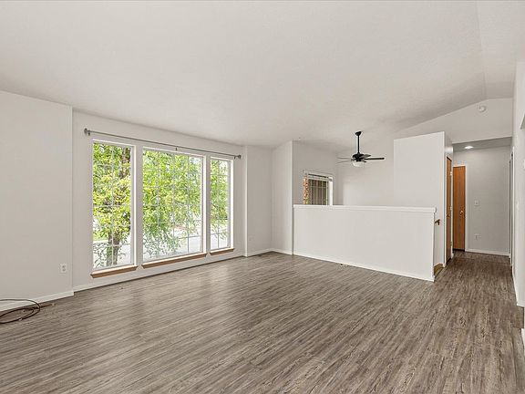 4th image of 1018 N Lindsay St
