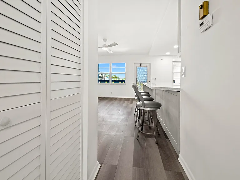 4047 Lincoln Pl #C — Photo 8