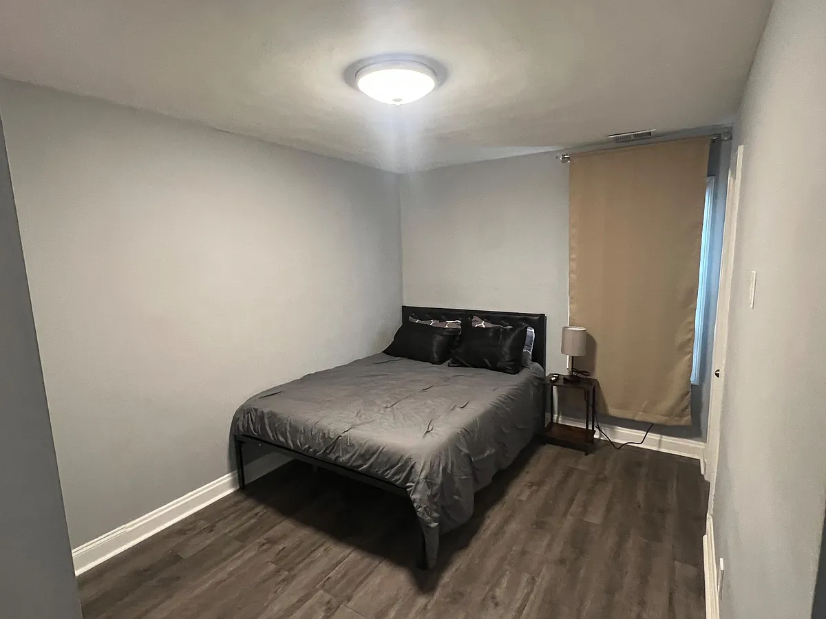 Queen Bed - Ryan St SW