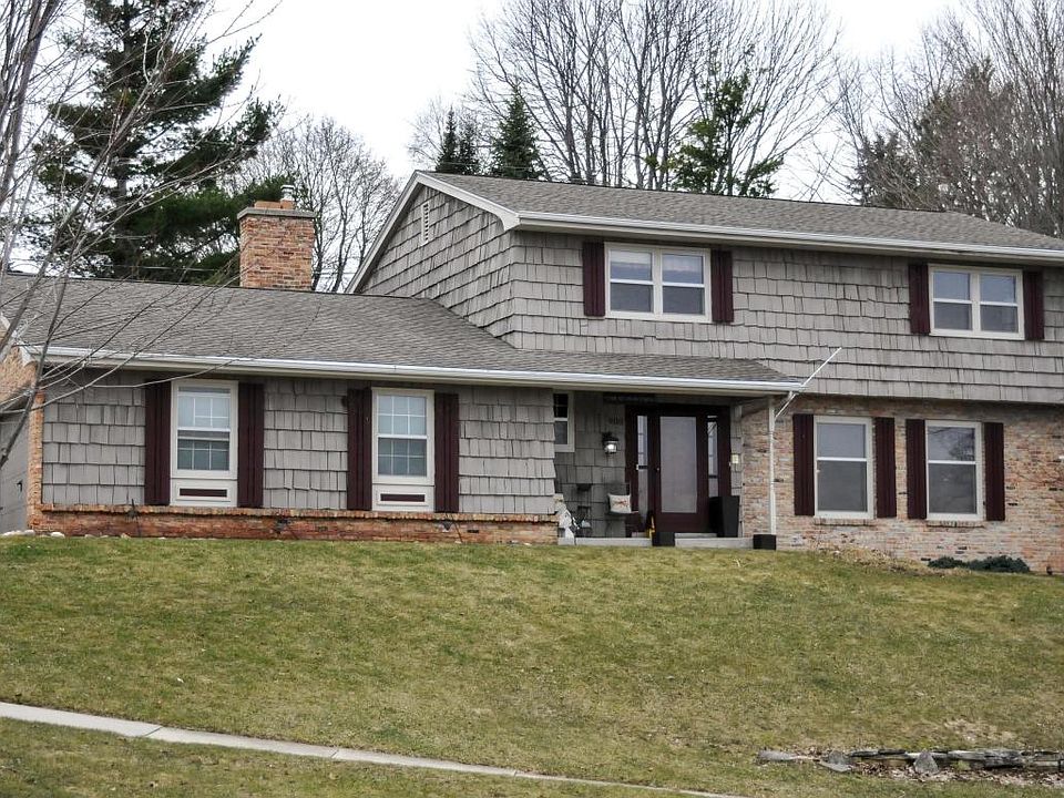 1st image of 900 S Silverbrook Dr