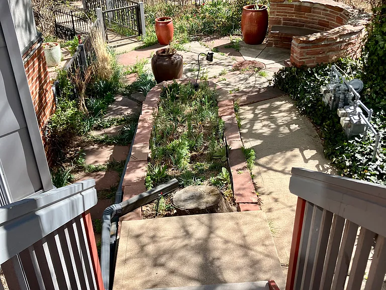 367 Pearl St — Photo 3