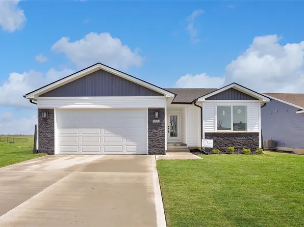 3201 Brook Landing Ct, Des Moines, IA 50317