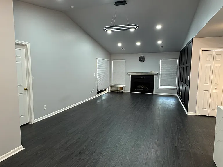 4636 Berkshire Dr — Photo 1