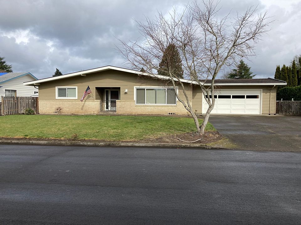 1st image of 957 NE Birchaire Ln