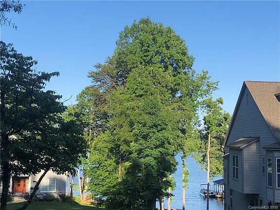 3rd image of 8815 Peninsula Dr