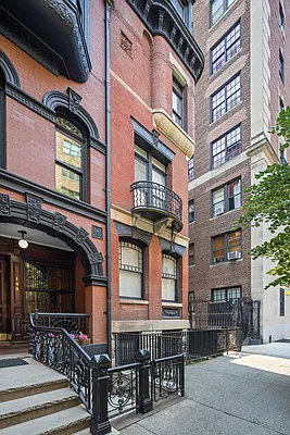 広辞苑 146 East 89th Street #TWNHSE in Carnegie Hill, Manhattan