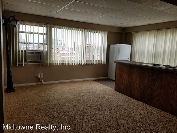 4th image of 530 W Berry St APT 1001