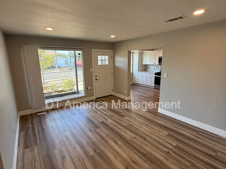 6405 Zena Dr — Photo 17