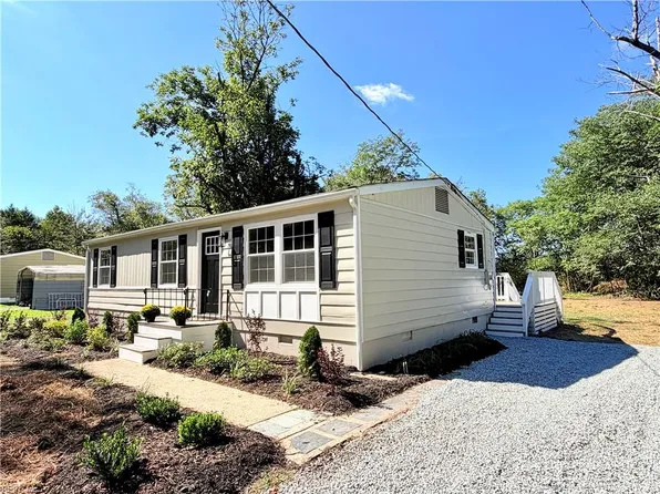 8024 Airport Rd, Quinton, VA 23141