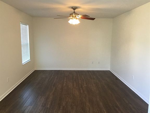 3rd image of 1059 Legacy Ln
