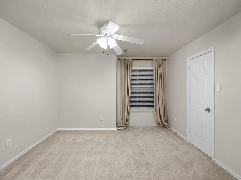 12475 Saratoga Woods Ln — Photo 24