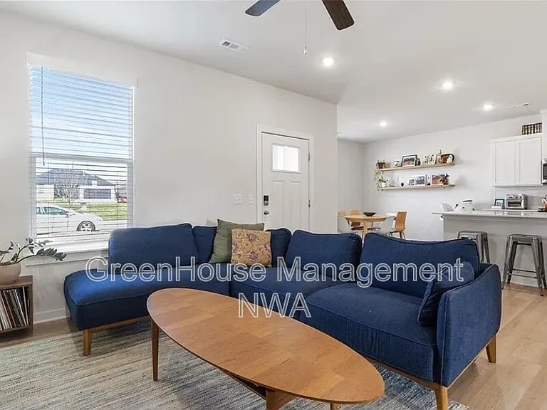 4813 Triangle St — Photo 6