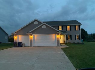 826 S Lincoln St, Hortonville, WI 54944