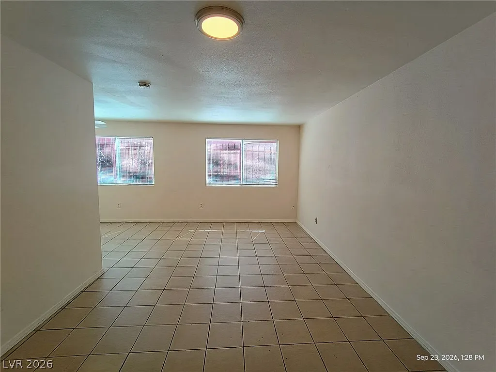2 bed, 2.0 bath, 3648 sqft, $1,150 — Photo 3