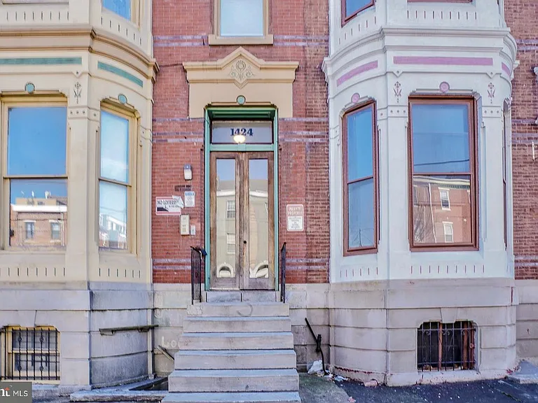 P1 - 1424 W Girard Ave — Photo 4