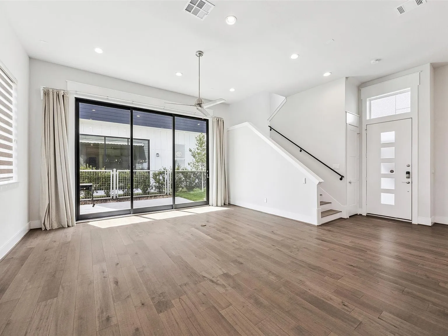 3 bed, 3.5 bath, 2231 sqft, $3,190 — Photo 3