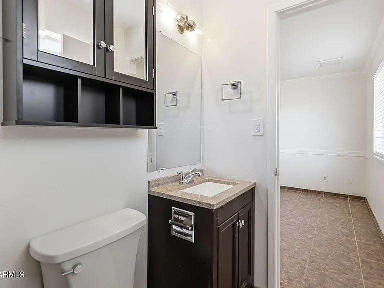 250 E Park Ave — Photo 26