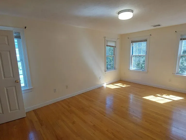 339 Poplar St — Photo 17