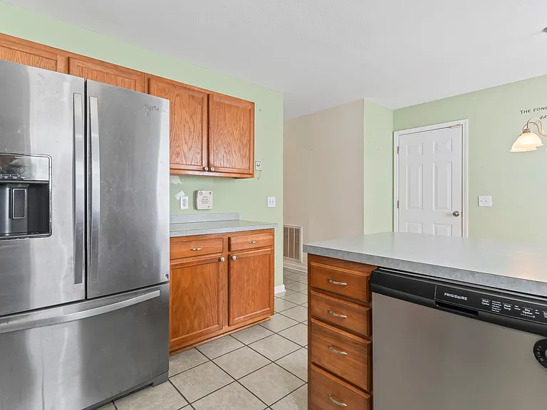 908 Silvercrest Dr — Photo 12