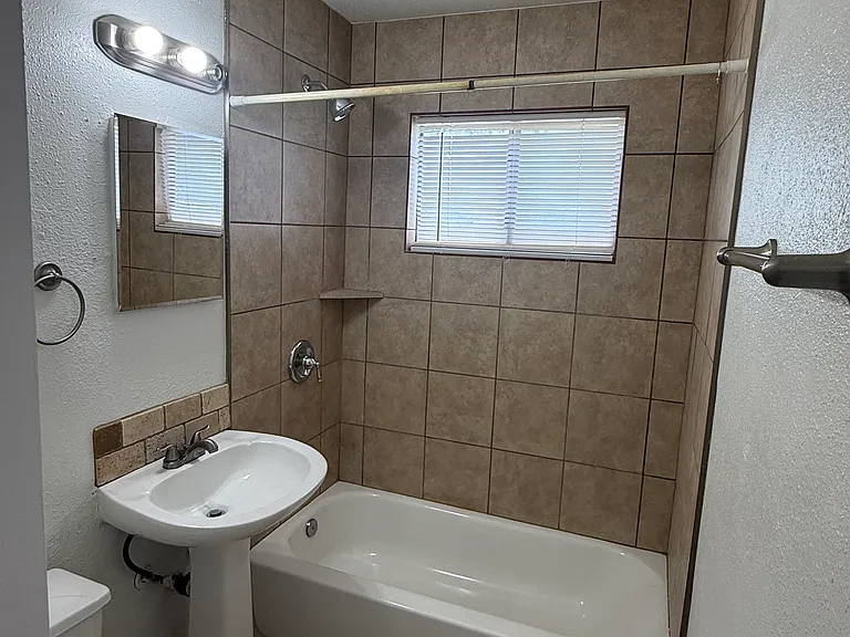 600-602 Ellor Dr — Photo 6