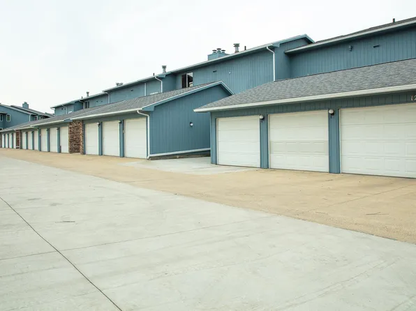 125 Southbrooke Dr APT 2, Waterloo, IA 50702