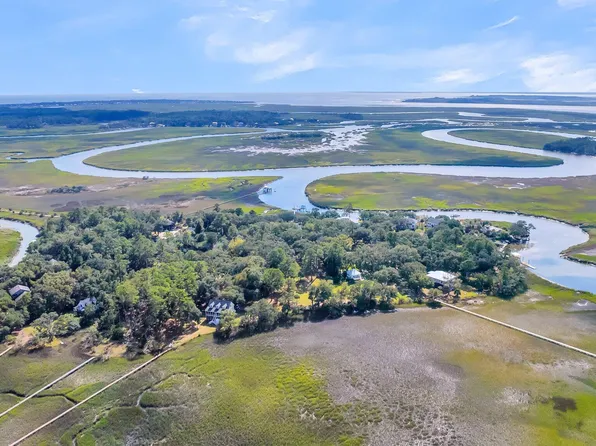 8938 Sandy Creek Rd, Edisto Island, SC 29438