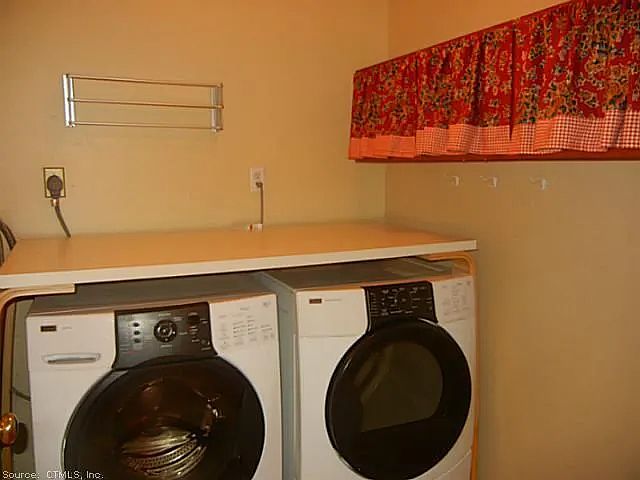 2nd image of 18 Kelsey Springs Dr